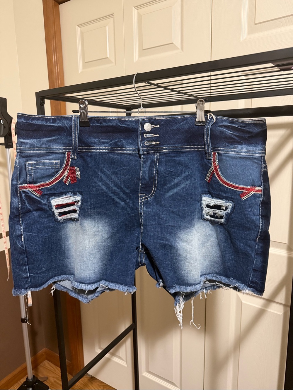 Flamingals.High-Rise Distressed Women's Denim Shorts with Red Pocket Trim - Blue